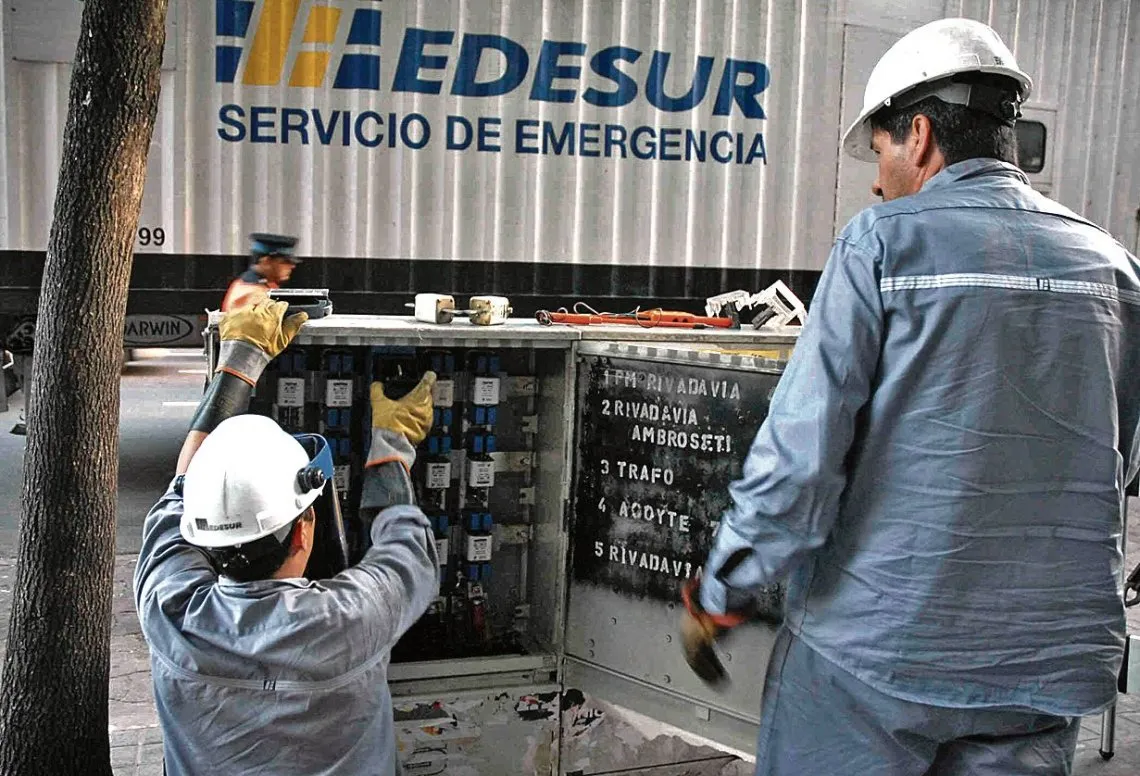 El Gobierno espera un verano complicado y anticipa cortes programados de energía