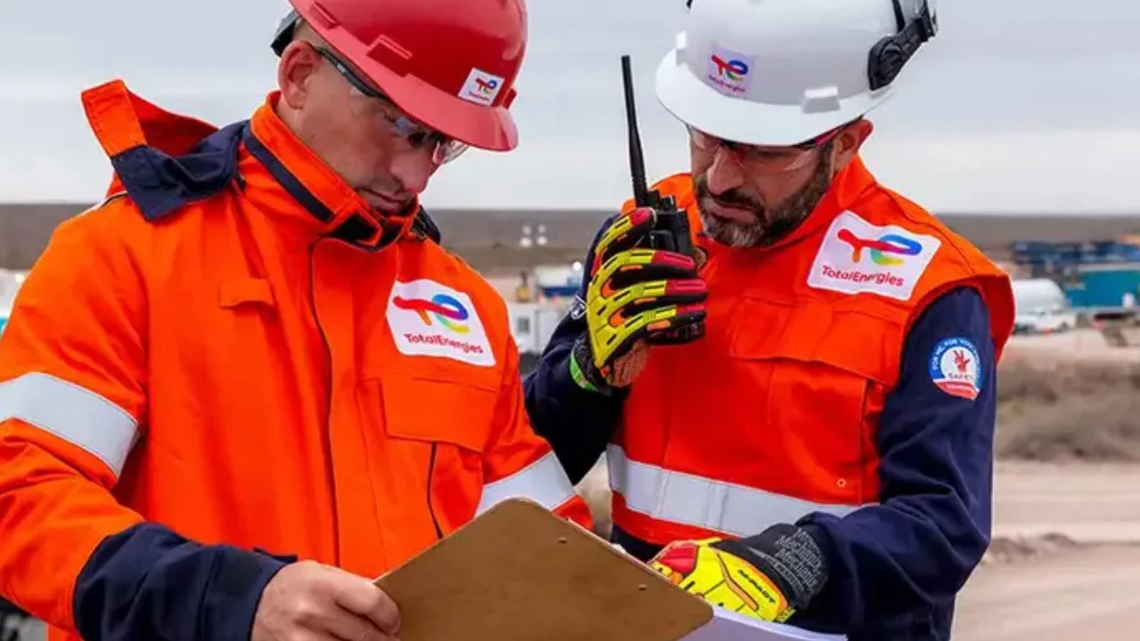 Otra petrolera global analiza abandonar Vaca Muerta