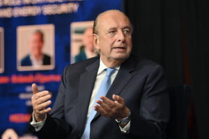 Manzano se queda con los activos de Shell en Argentina por USD 1.420 millones y se mete en el negocio del downstream