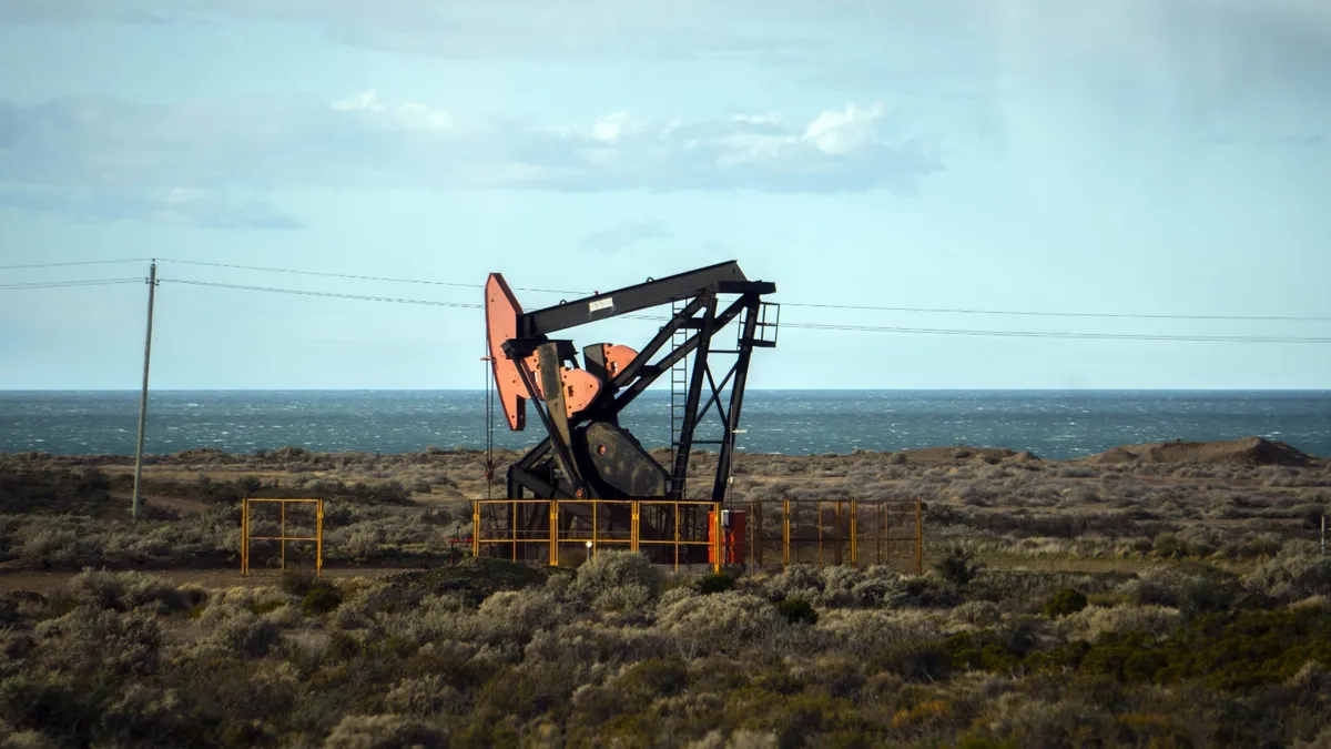 Santa Cruz licita las áreas petroleras que dejó YPF y apunta a recuperar su producción
