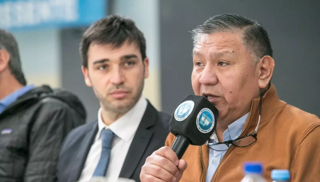 El gobernador de Chubut respaldó el reclamo sindical de garantizar inversiones en el Golfo de San Jorge