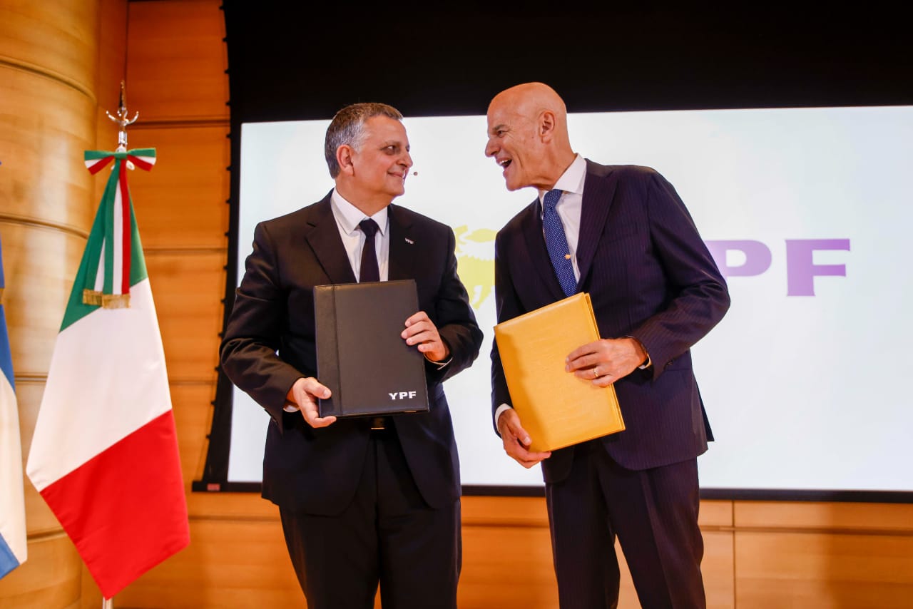 YPF y la italiana Eni firmaron un acuerdo técnico por el proyecto de GNL