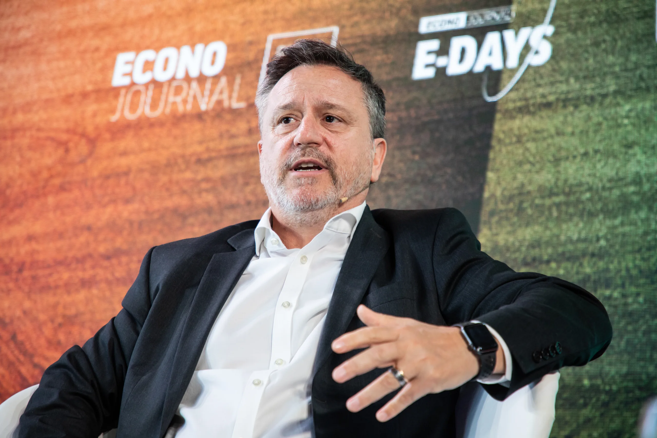 Reforma eléctrica: advierten los riesgos de que se hagan contratos en dólares con tarifas en pesos