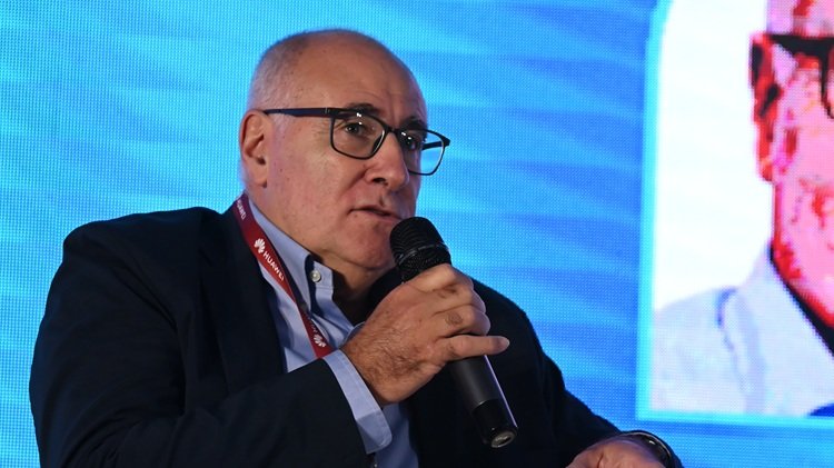 Los generadores advierten por la demanda de energía, la falta de obras y piden prorrogar la Ley de Renovables