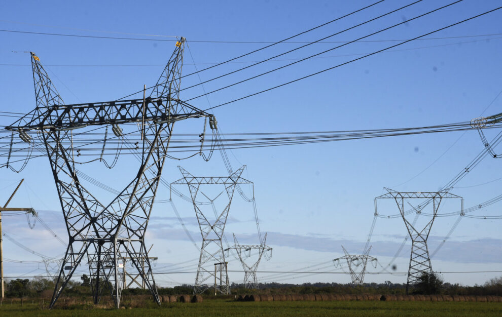 En medio de la volatilidad económica, vuelven a postergar la privatización de Transener y flexibilizan requisitos