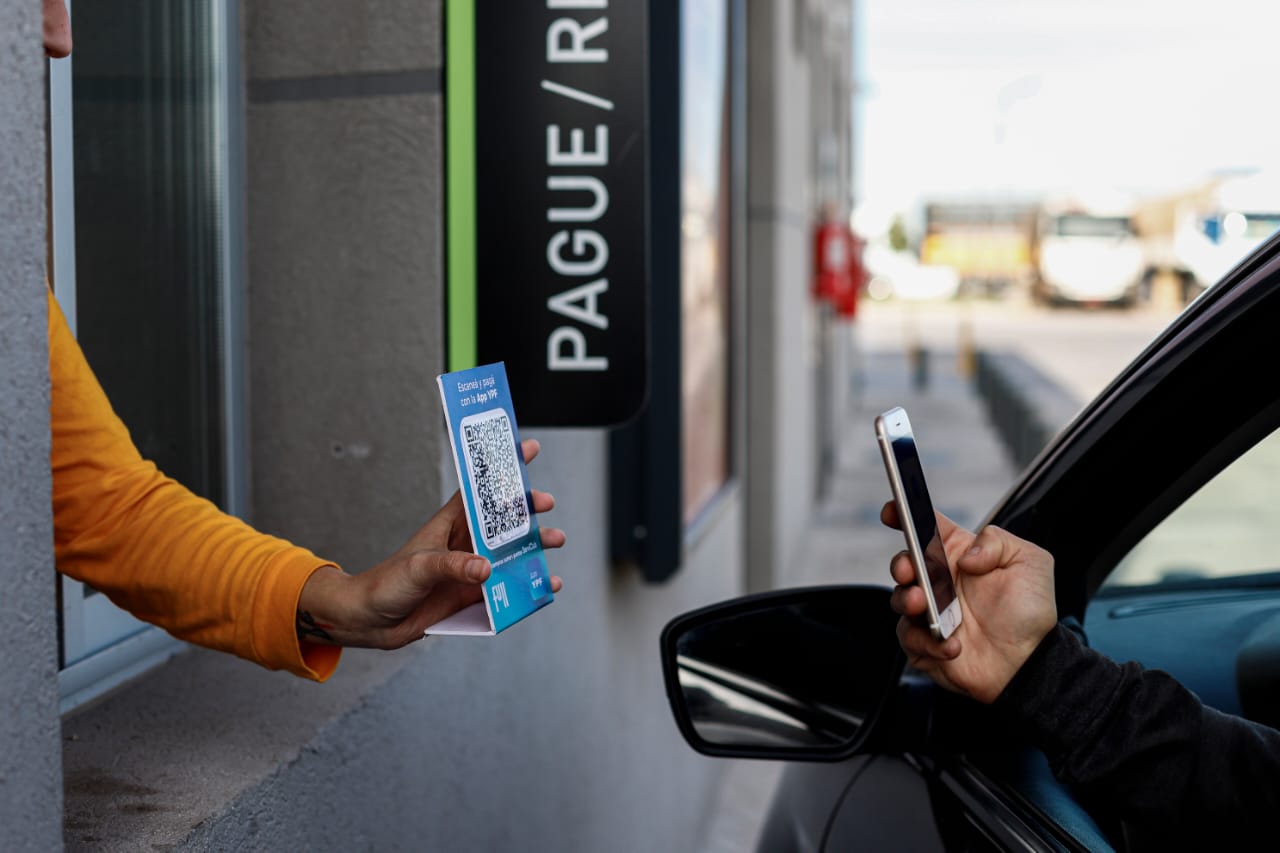 YPF pagará intereses a los usuarios de su app por el dinero acumulado