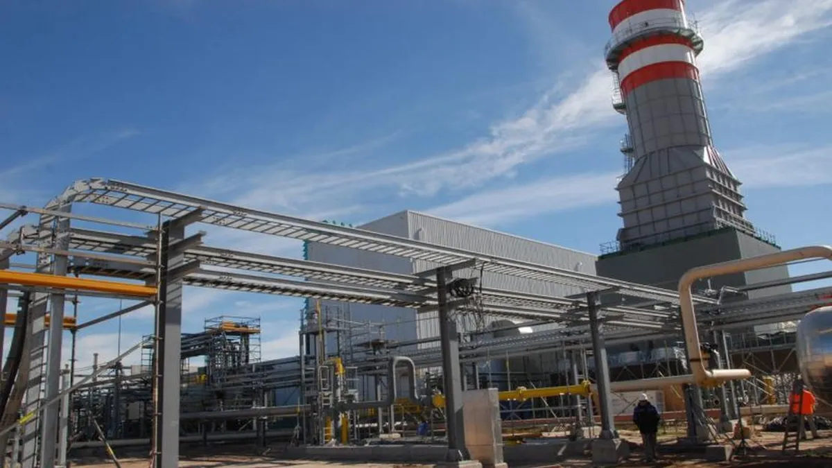 El Gobierno anuncia una licitación térmica para nodos críticos pero siguen demoradas las obras de transporte eléctrico