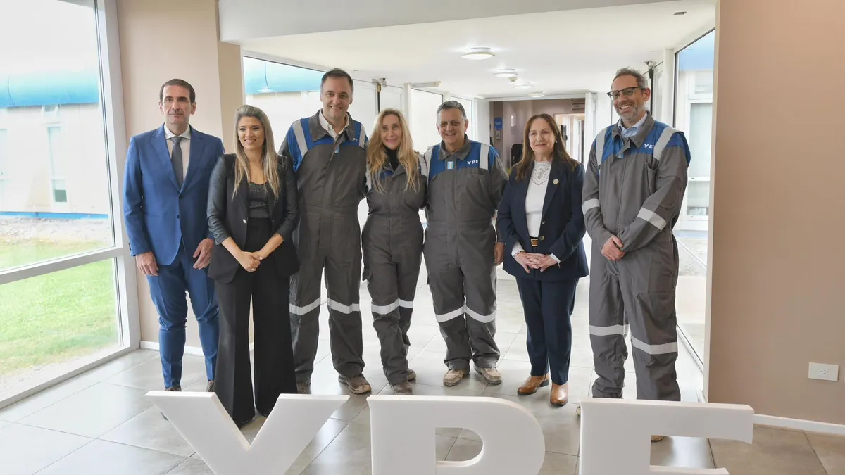 Milei confirma la salida de Adorni del directorio de YPF pero aún no fue formalizada