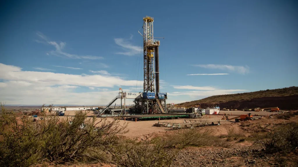 La balanza energética cuadruplicó en mayo el superávit y ya acumula USD 5.400 millones en el año