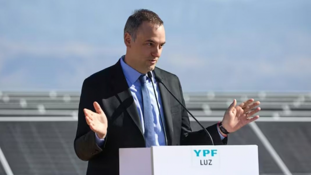 Adorni renunció a YPF pero será efectiva cuando la apruebe el directorio
