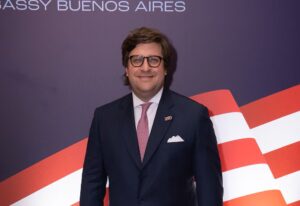El ascendente holding energético que se mostró de lleno en la Embajada de Estados Unidos y va por nuevos negocios